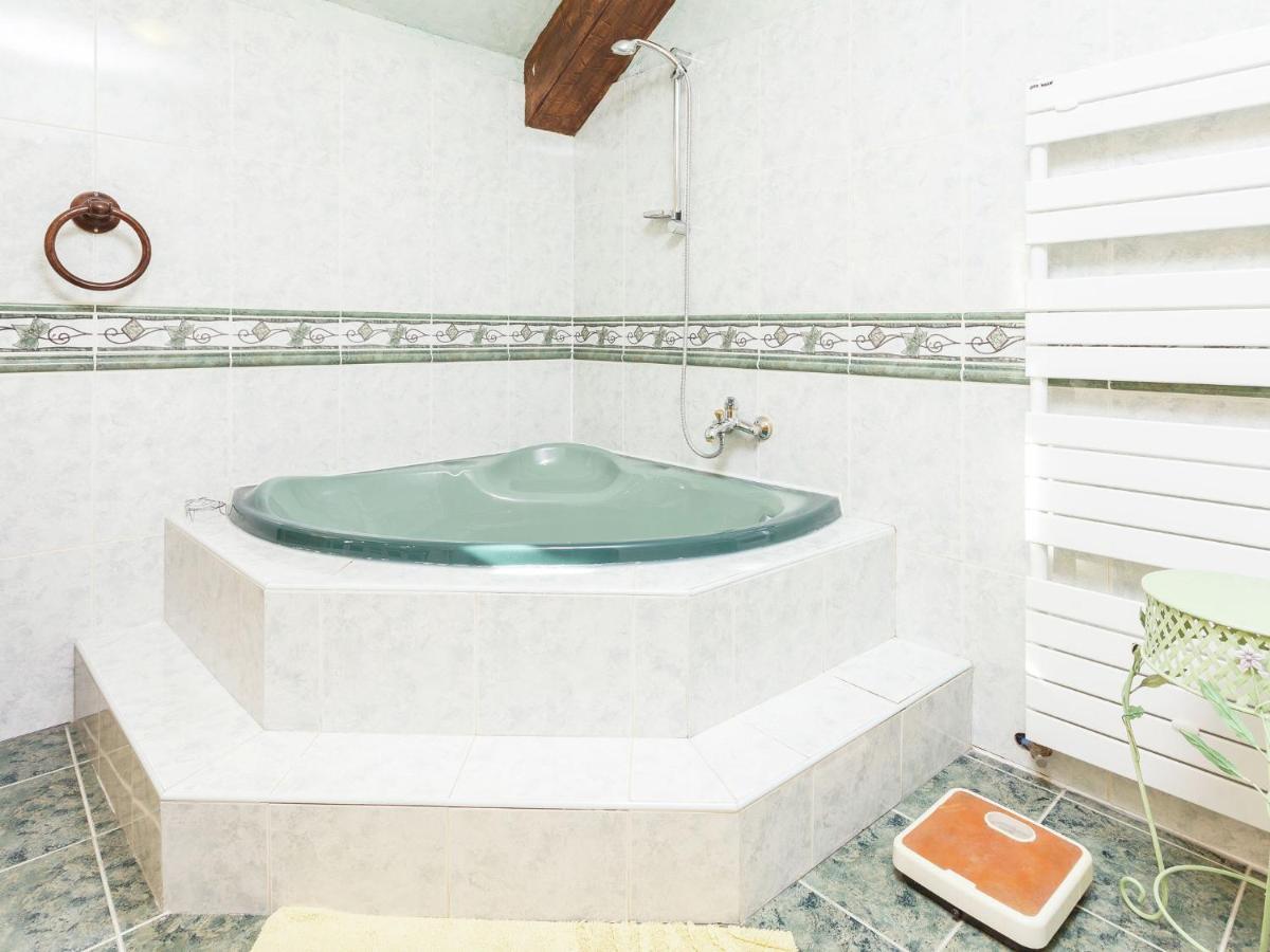 Charming Holiday Home With Pool Lavercantière Екстериор снимка