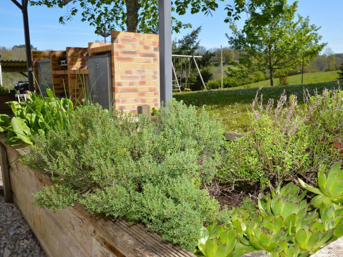 Charming Holiday Home With Pool Lavercantière Екстериор снимка