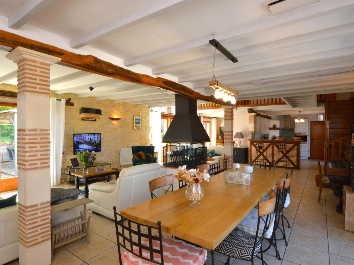 Charming Holiday Home With Pool Lavercantière Екстериор снимка